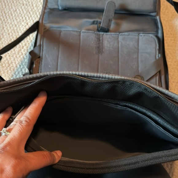 Briggs and Riley computer bag - Picture 9 of 16